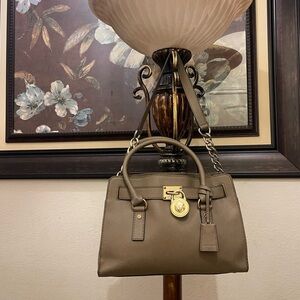 Michael Michael Kors please check all picture of condition